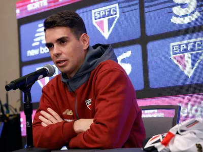 Oscar é apresentado pelo São Paulo e nega mágoa após saída conturbada: 'Sempre recebi carinho'