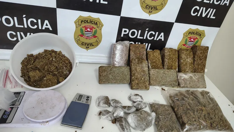 Polícia encontra tijolos de maconha e várias porções menores em uma casa de Botucatu