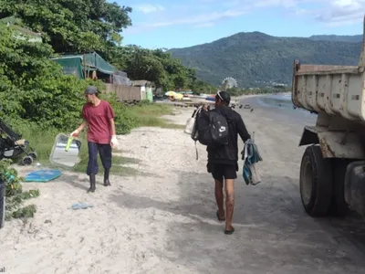 Ubatuba realiza ação conjunta para remover acampamentos irregulares em áreas turísticas