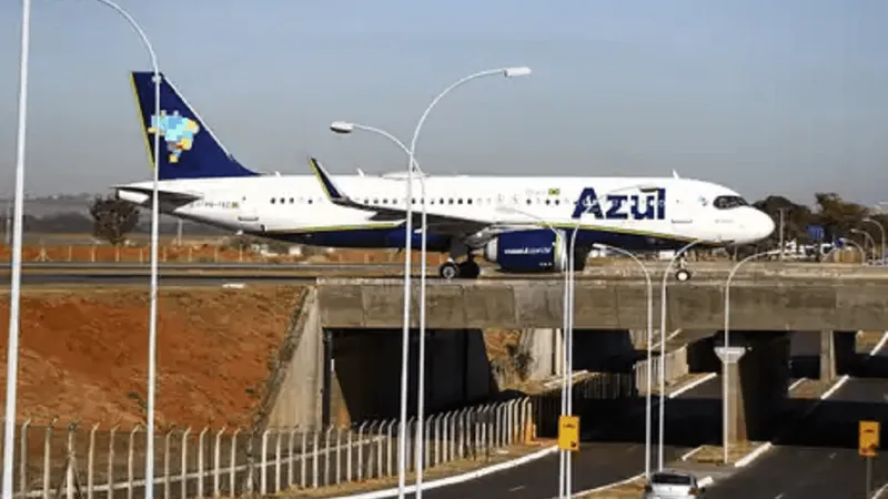 Azul e Gol selam fusão para criar gigante da aviação no País