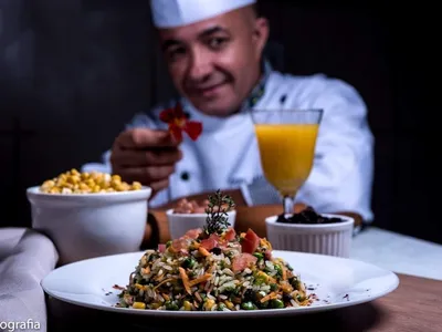 Esse chef já serviu de presidente do Brasil à mulher de John Lennon, e hoje vende comida de rua