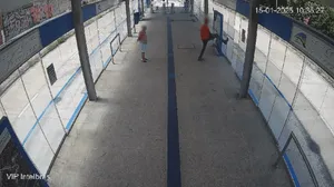 Vídeo flagra homem quebrando portas de vidro na Estação BRT Alberto Sarmento, em Campinas