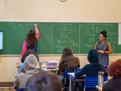 Governo cria bolsa de R$ 1.050 para estudantes de licenciatura