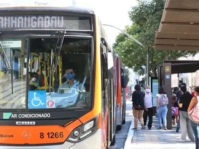 Volume de serviços recua 0,9% no Brasil em novembro, aponta IBGE