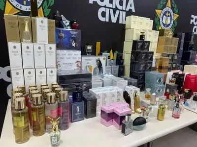 Homem é preso com centenas de perfumes falsificados em Cascadura, Zona Norte do Rio