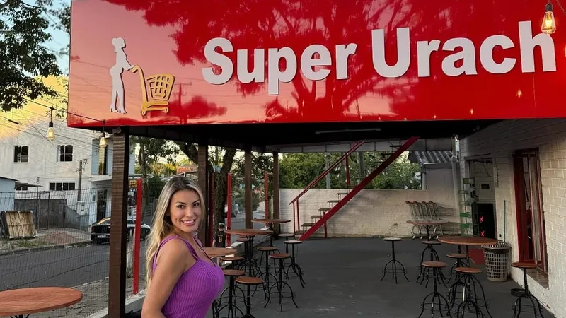 Tem "cacetinho"? Veja como é o supermercado de Andressa Urach no Rio Grande do Sul