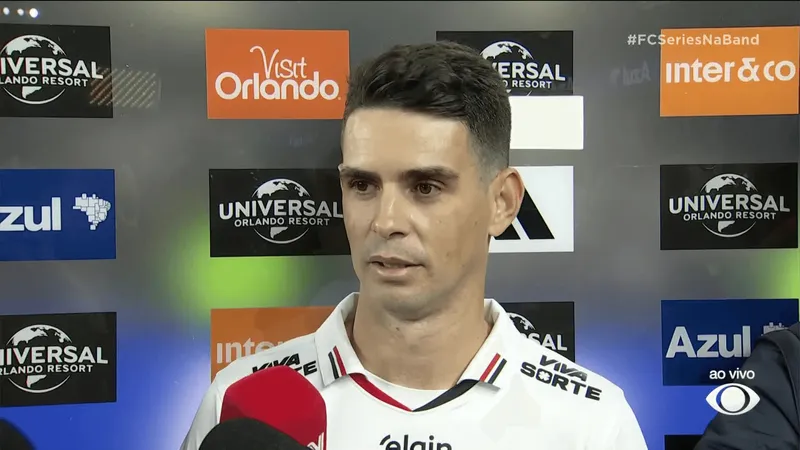 Oscar celebra reestreia pelo São Paulo: “Foi muito especial”