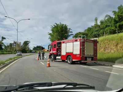 Ciclista morre e outro fica ferido após atropelamento em Taubaté; motorista foge do local