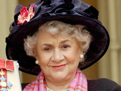 Morre aos 95 anos Joan Plowright, atriz de '101 Dálmatas' indicada ao Oscar