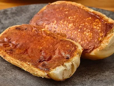 Pão na chapa com requeijão de entrada ou de saída? Entenda variações típicas de São Paulo