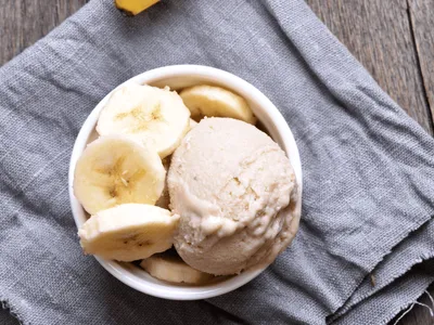 Sorvete de banana fácil, saudável e irresistível é a aposta ideal para o verão