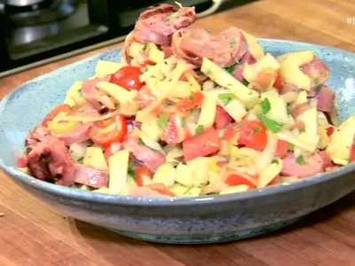 Salada de linguiça toscana? Chef Raul Lemos ensina receita fácil e refrescante para o verão