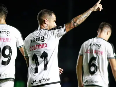 Com dois gols de Vegetti, Vasco goleia Portuguesa-RJ em São Januário