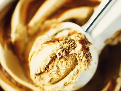 Ainda tem panetone em casa? Faça sobremesa geladinha com sorvete para o verão