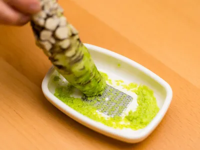 Você está comendo molho tingido no lugar de wasabi e não sabia