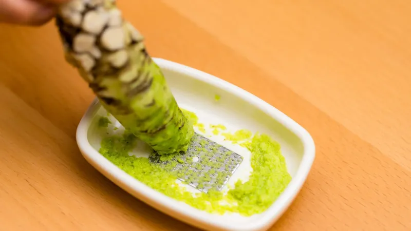 Você está comendo molho tingido no lugar de wasabi e não sabia