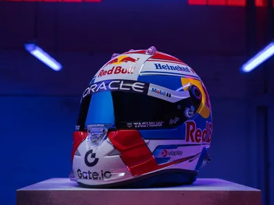 Verstappen revela capacete da temporada de 2025 com tom nostálgico