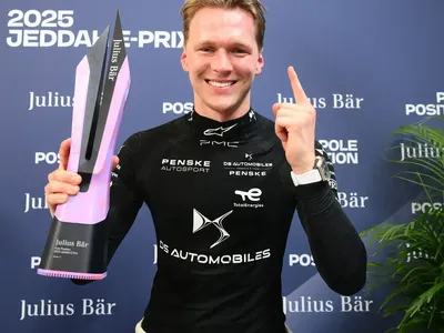 Günther ultrapassa Rowland nos metros finais e vence corrida 1 do E-Prix de Jeddah